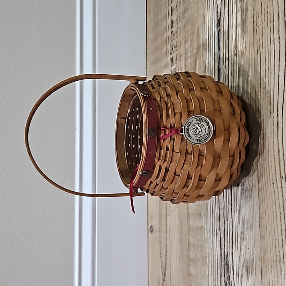 Longaberger Basket Tournament of Roses w/Liner & Protector 2004